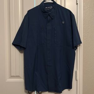 Men’s large Ariat dark denim vent TEK classic S/S shirt- heat series